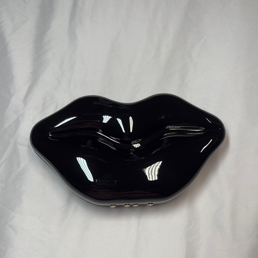 Black Lip-Shaped Clutch with chain